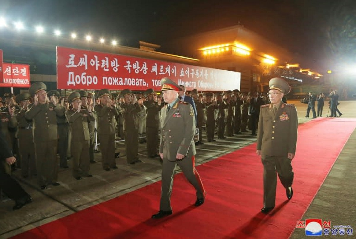 रूसी रक्षामन्त्रीको टोलीलाई उत्तर कोरियामा भव्य स्वागत
